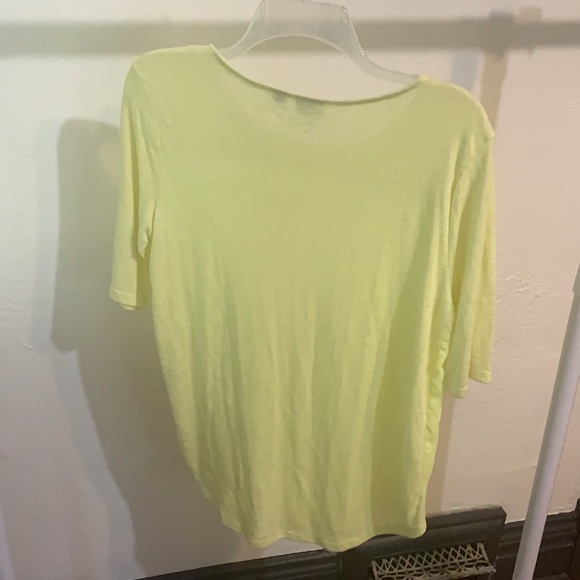 NWOT NY&Co mixed fabric tee in citron - Picture 4 of 5